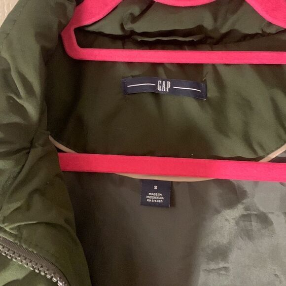 Gap GUC dark green puffy vest Size small - Picture 4 of 5